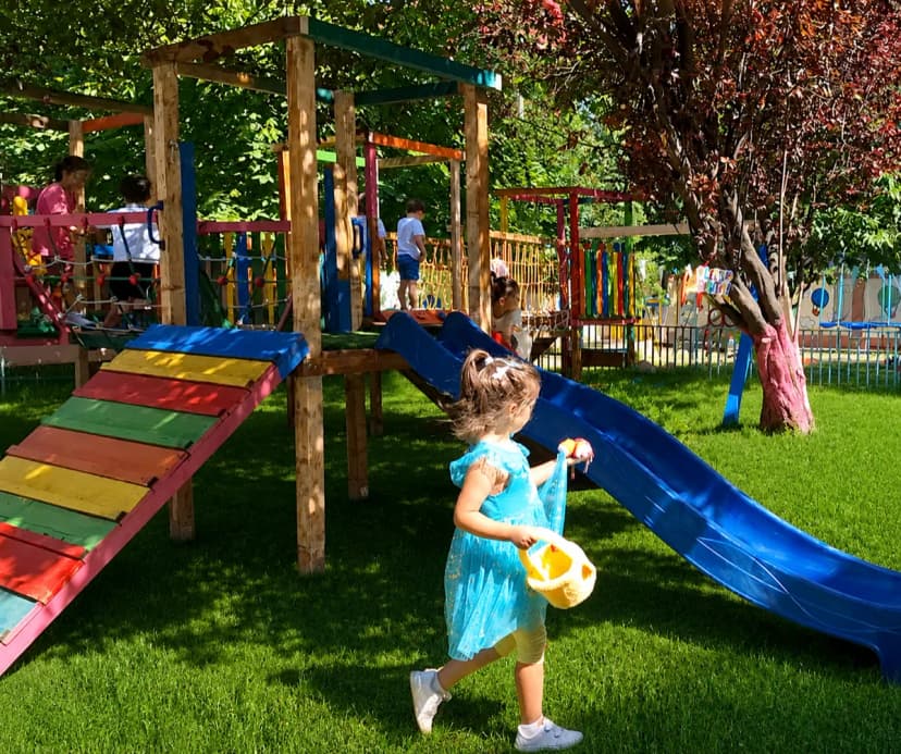 Activități creative pentru copii la grădinița Mica and Kids Popești Leordeni — ateliere de pictură și manualități
