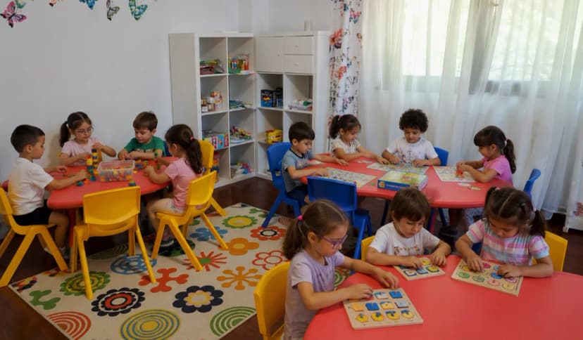 Activități senzoriale pentru copii la grădinița Mica and Kids Popești Leordeni — dezvoltare prin simțuri