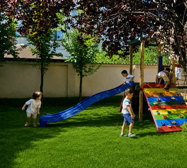 Explorare în natură pentru copii la grădinița Mica and Kids Popești Leordeni
